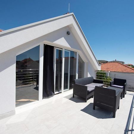 Sunny Attic Apartment With Balcony & Modern City Apartment With Outdoor Area, No Balcony Trogir Dış mekan fotoğraf