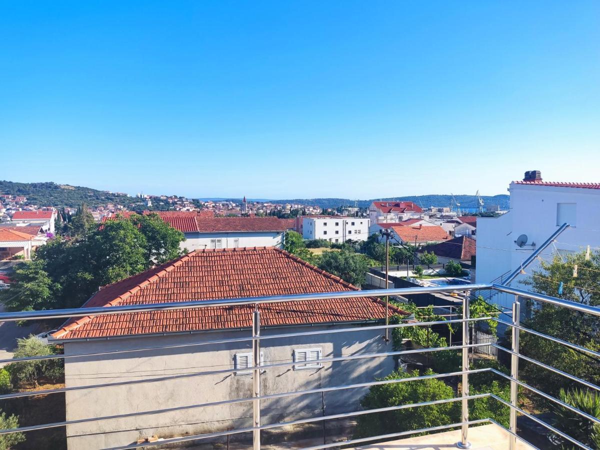 Sunny Attic Apartment With Balcony & Modern City Apartment With Outdoor Area, No Balcony Trogir Dış mekan fotoğraf