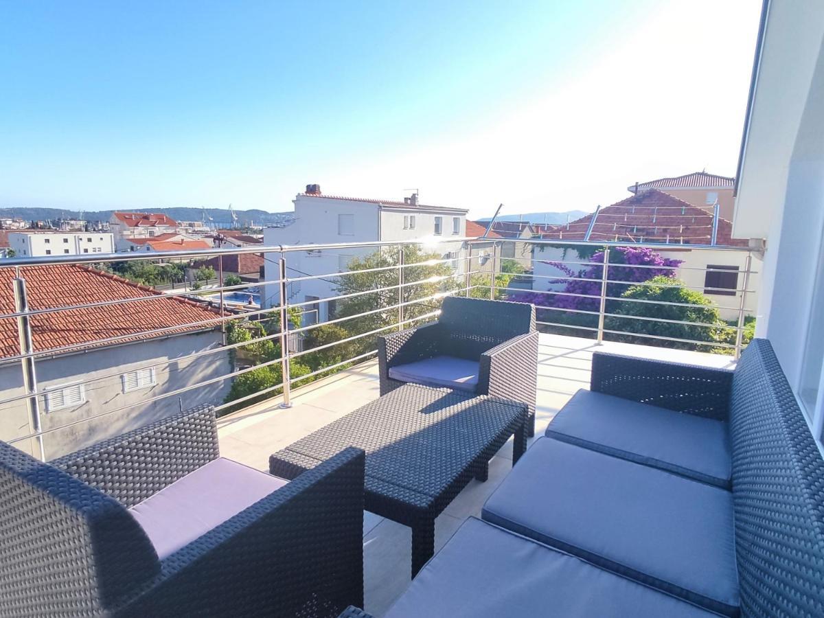 Sunny Attic Apartment With Balcony & Modern City Apartment With Outdoor Area, No Balcony Trogir Dış mekan fotoğraf