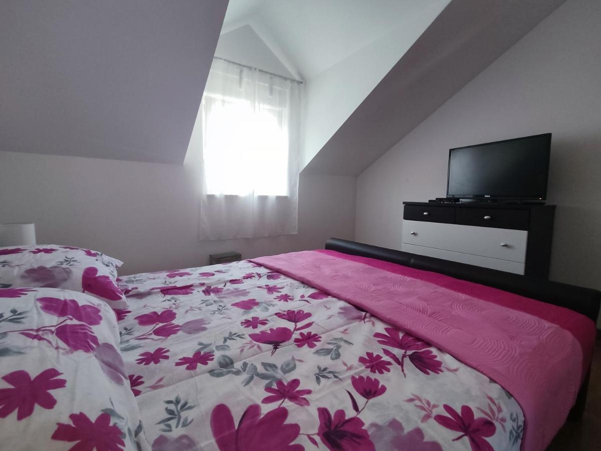 Sunny Attic Apartment With Balcony & Modern City Apartment With Outdoor Area, No Balcony Trogir Dış mekan fotoğraf