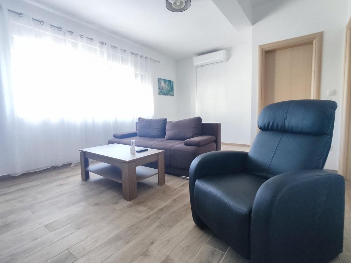 Sunny Attic Apartment With Balcony & Modern City Apartment With Outdoor Area, No Balcony Trogir Dış mekan fotoğraf