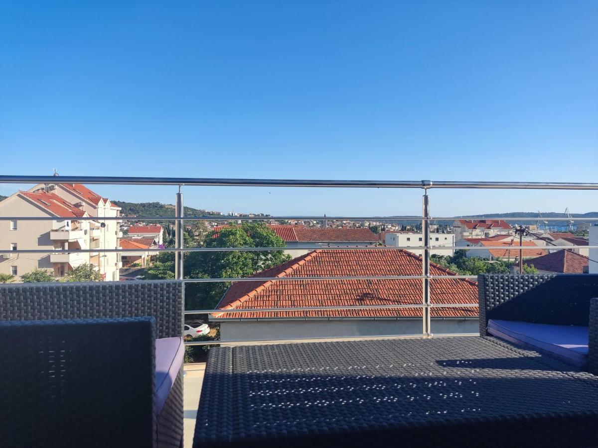 Sunny Attic Apartment With Balcony & Modern City Apartment With Outdoor Area, No Balcony Trogir Dış mekan fotoğraf