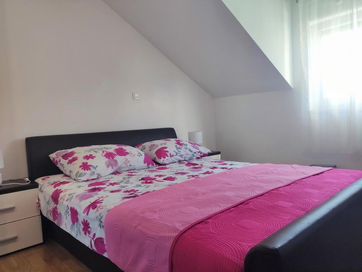 Sunny Attic Apartment With Balcony & Modern City Apartment With Outdoor Area, No Balcony Trogir Dış mekan fotoğraf