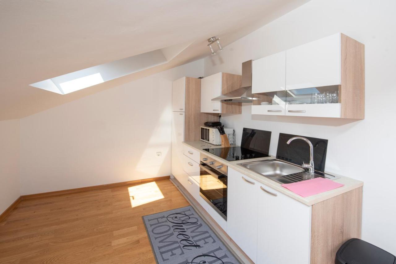 Sunny Attic Apartment With Balcony & Modern City Apartment With Outdoor Area, No Balcony Trogir Dış mekan fotoğraf