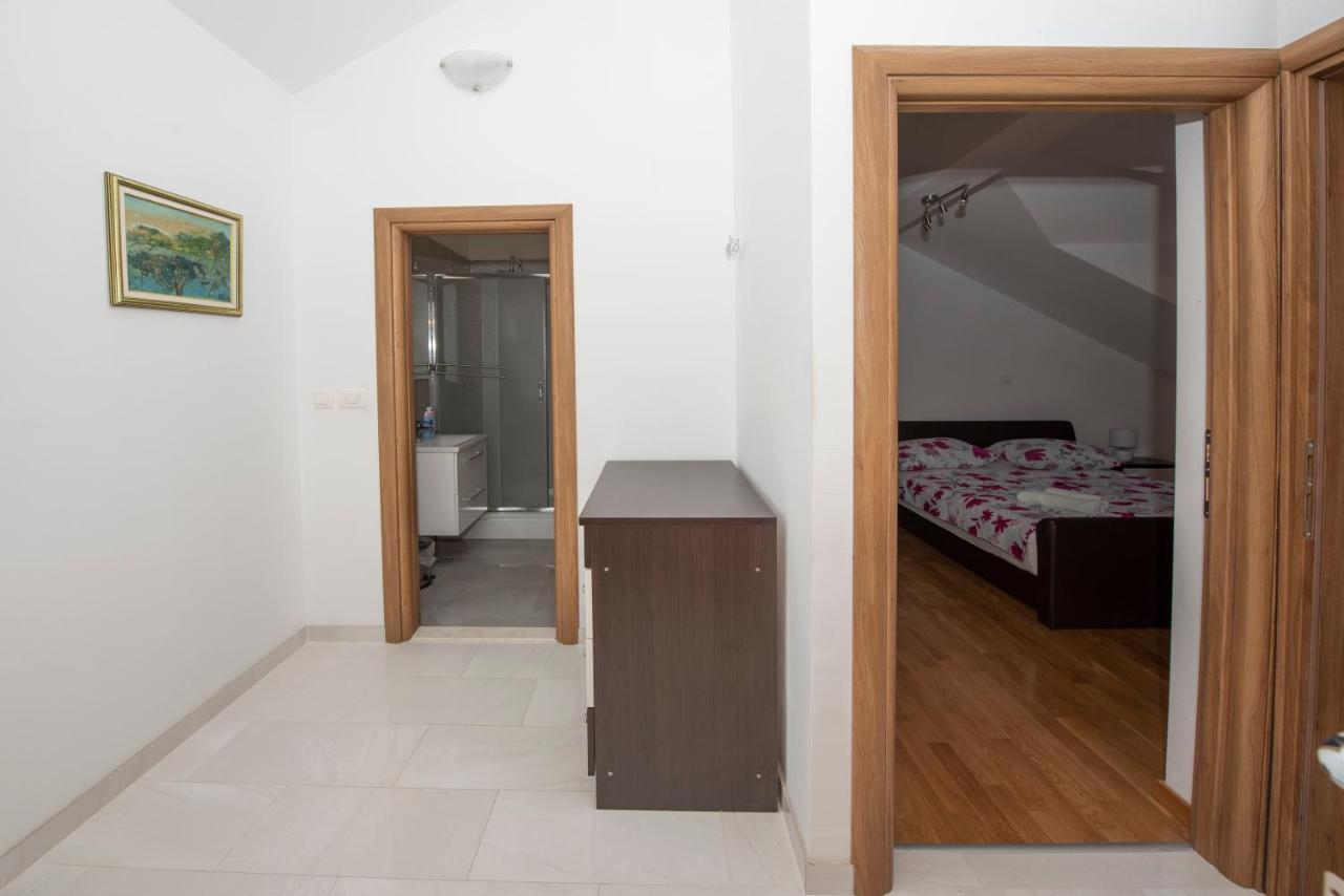 Sunny Attic Apartment With Balcony & Modern City Apartment With Outdoor Area, No Balcony Trogir Dış mekan fotoğraf