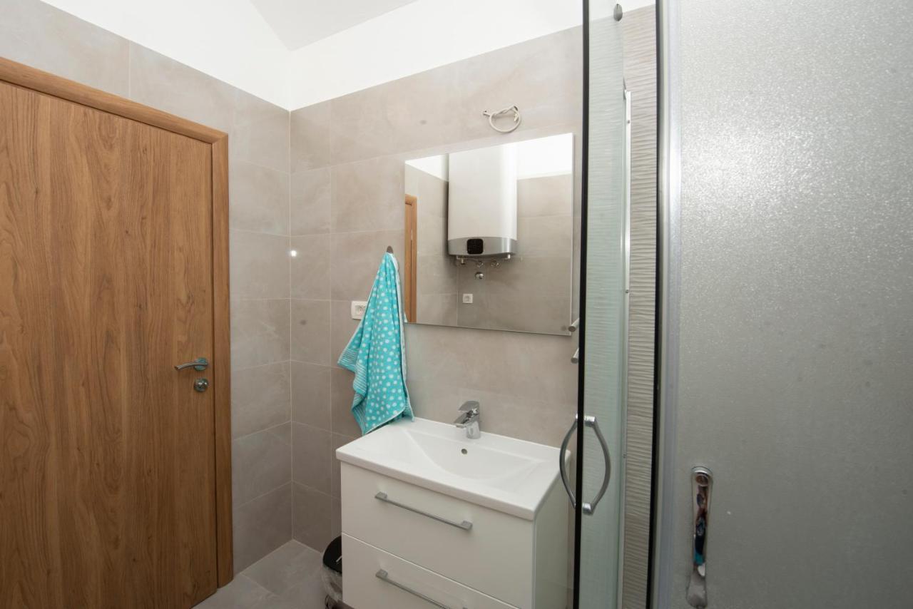Sunny Attic Apartment With Balcony & Modern City Apartment With Outdoor Area, No Balcony Trogir Dış mekan fotoğraf