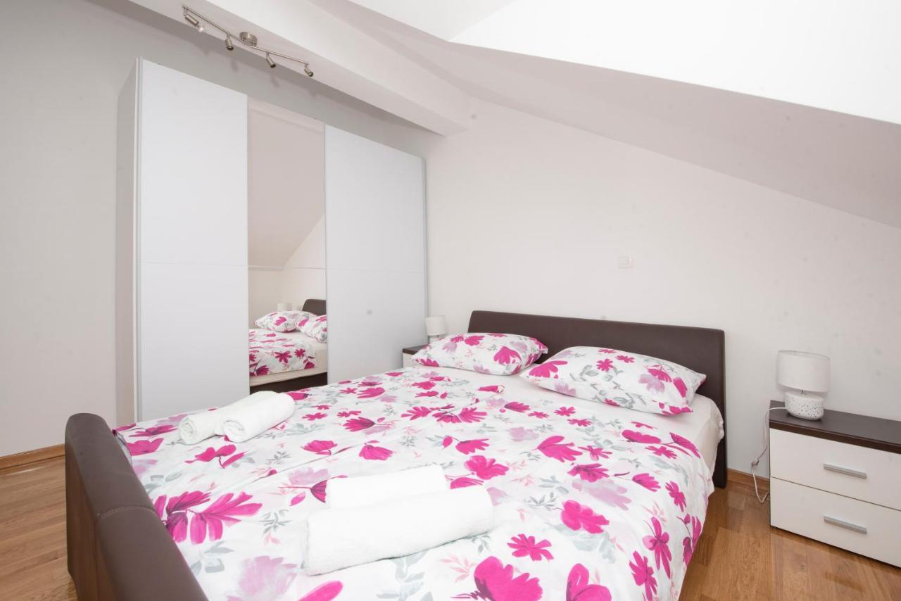 Sunny Attic Apartment With Balcony & Modern City Apartment With Outdoor Area, No Balcony Trogir Dış mekan fotoğraf