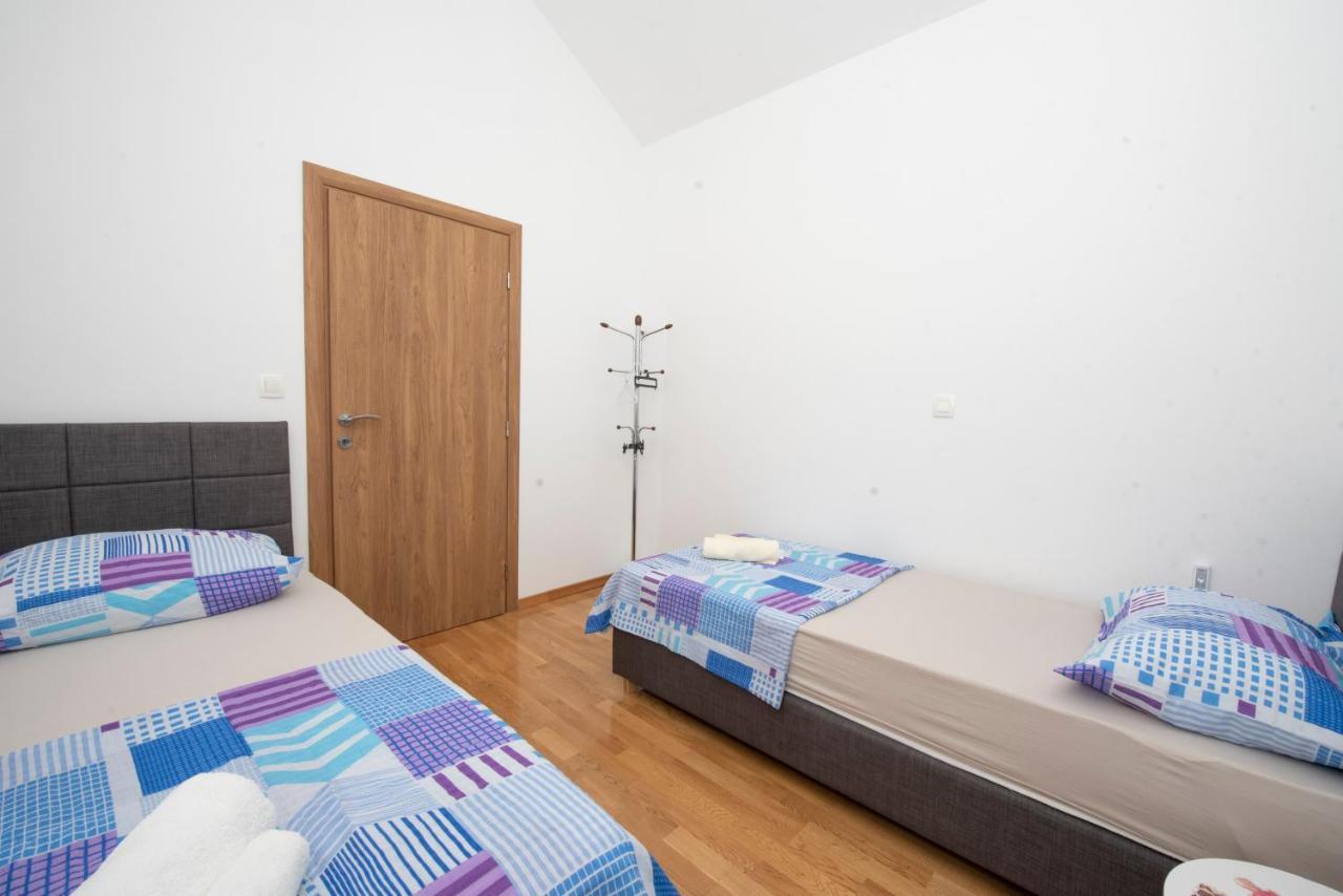 Sunny Attic Apartment With Balcony & Modern City Apartment With Outdoor Area, No Balcony Trogir Dış mekan fotoğraf