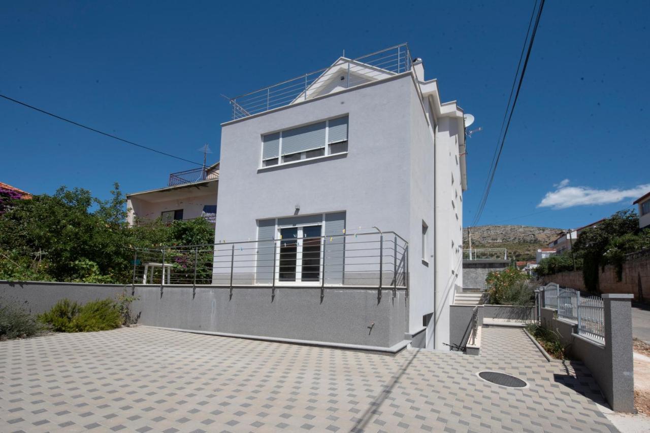 Sunny Attic Apartment With Balcony & Modern City Apartment With Outdoor Area, No Balcony Trogir Dış mekan fotoğraf
