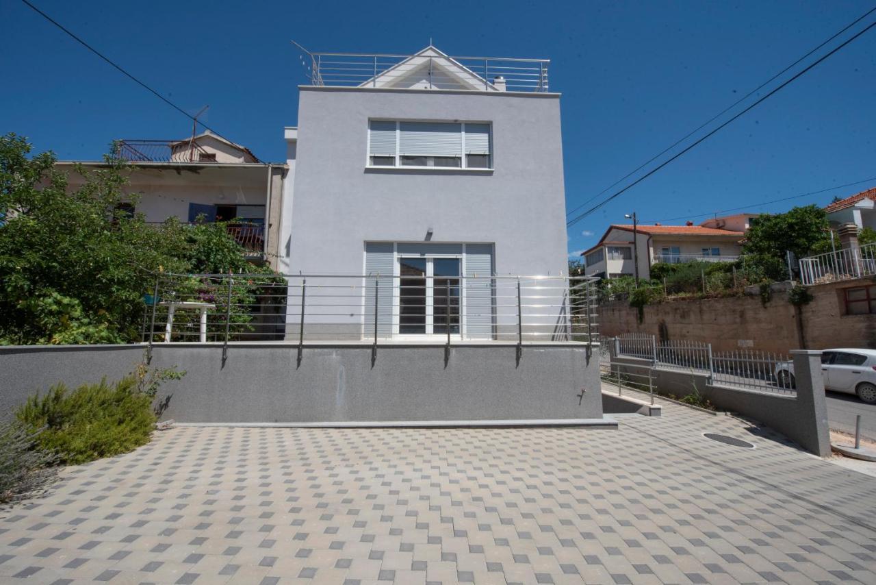 Sunny Attic Apartment With Balcony & Modern City Apartment With Outdoor Area, No Balcony Trogir Dış mekan fotoğraf