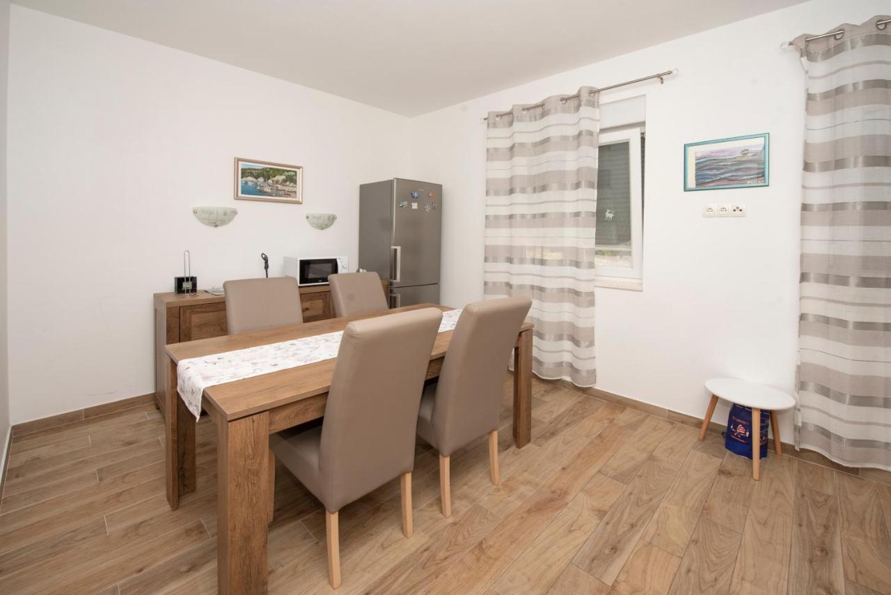Sunny Attic Apartment With Balcony & Modern City Apartment With Outdoor Area, No Balcony Trogir Dış mekan fotoğraf