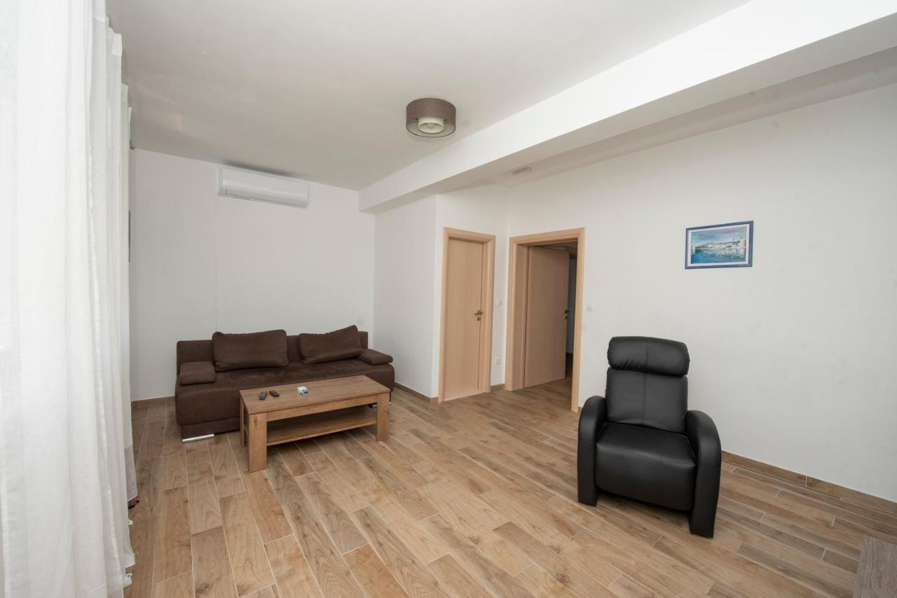 Sunny Attic Apartment With Balcony & Modern City Apartment With Outdoor Area, No Balcony Trogir Dış mekan fotoğraf