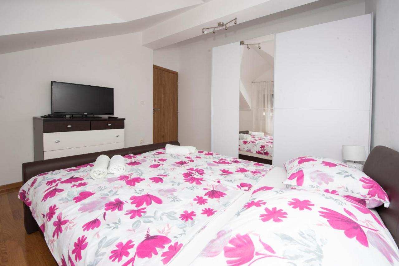 Sunny Attic Apartment With Balcony & Modern City Apartment With Outdoor Area, No Balcony Trogir Dış mekan fotoğraf