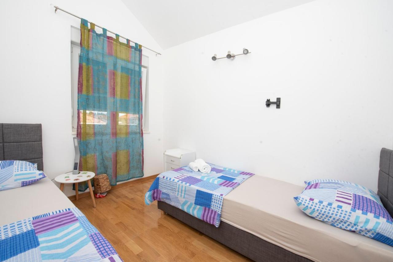 Sunny Attic Apartment With Balcony & Modern City Apartment With Outdoor Area, No Balcony Trogir Dış mekan fotoğraf