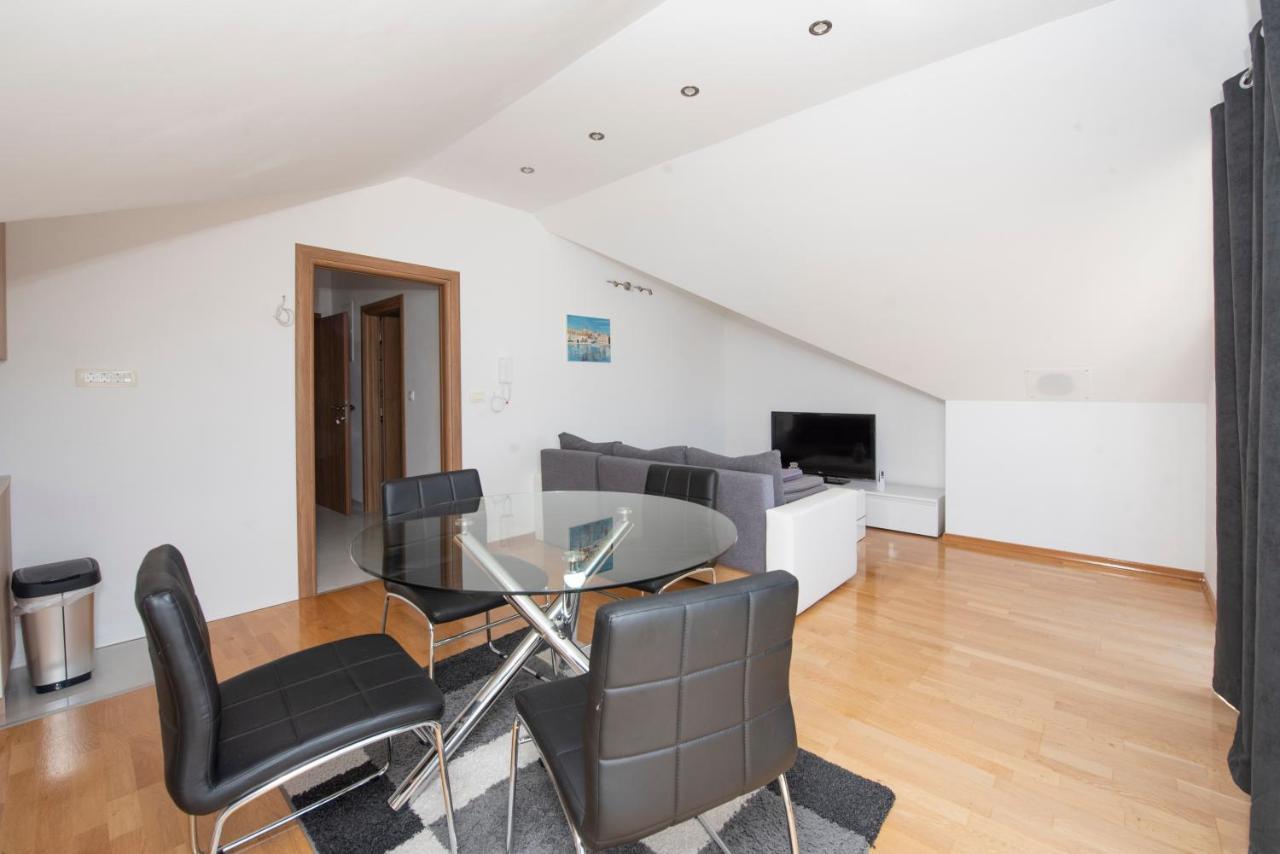 Sunny Attic Apartment With Balcony & Modern City Apartment With Outdoor Area, No Balcony Trogir Dış mekan fotoğraf