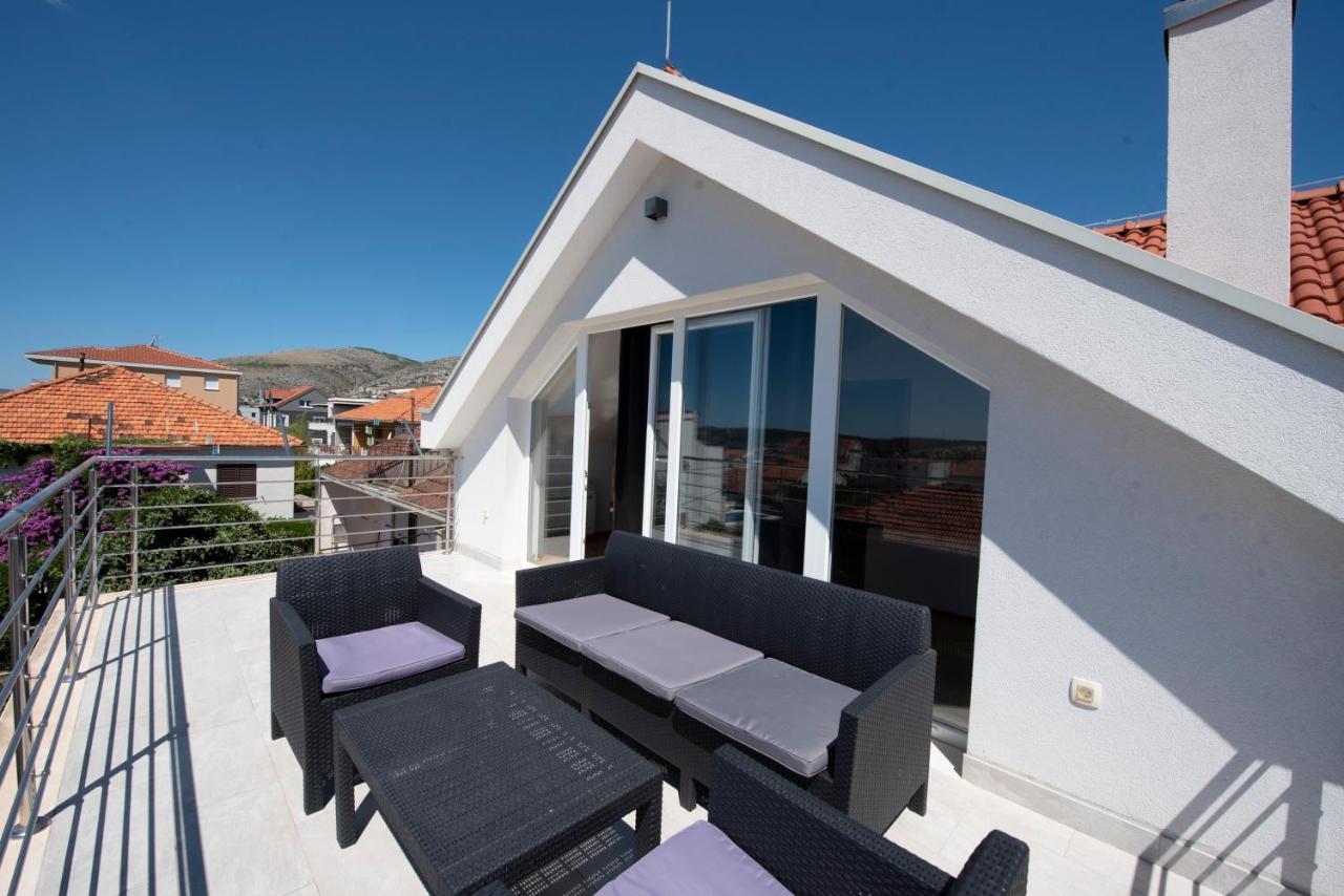 Sunny Attic Apartment With Balcony & Modern City Apartment With Outdoor Area, No Balcony Trogir Dış mekan fotoğraf