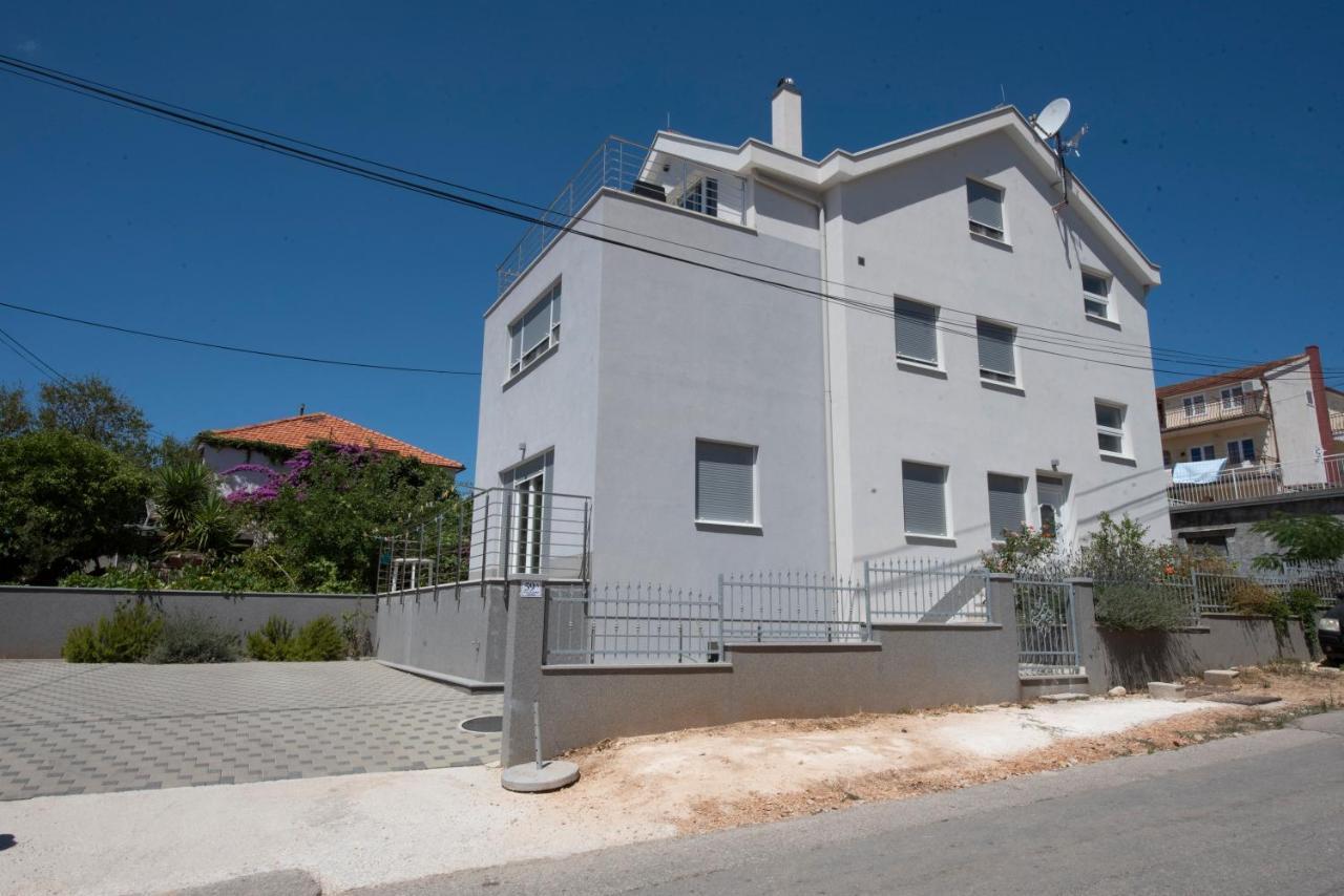Sunny Attic Apartment With Balcony & Modern City Apartment With Outdoor Area, No Balcony Trogir Dış mekan fotoğraf