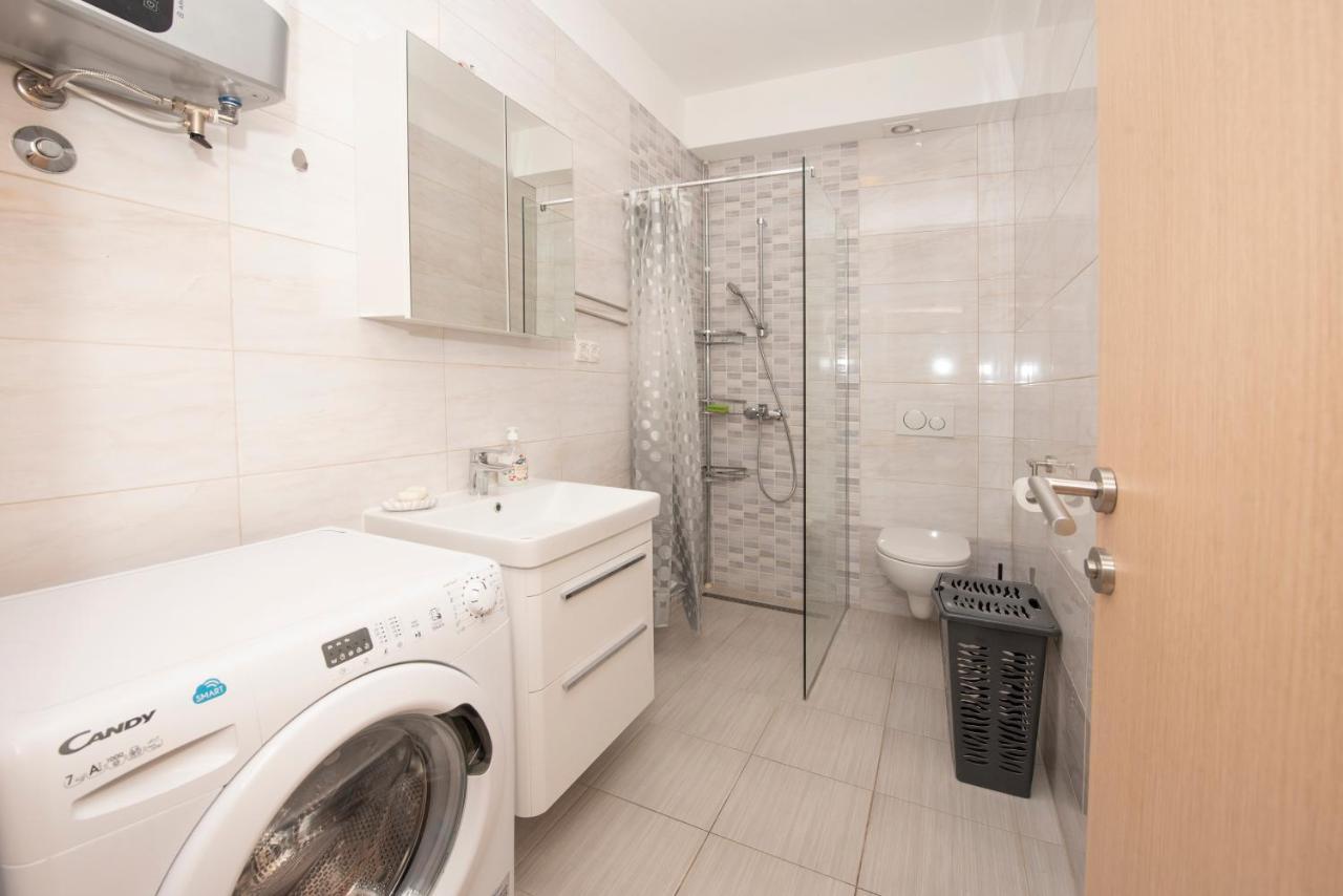 Sunny Attic Apartment With Balcony & Modern City Apartment With Outdoor Area, No Balcony Trogir Dış mekan fotoğraf