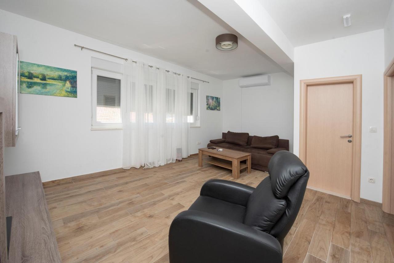 Sunny Attic Apartment With Balcony & Modern City Apartment With Outdoor Area, No Balcony Trogir Dış mekan fotoğraf