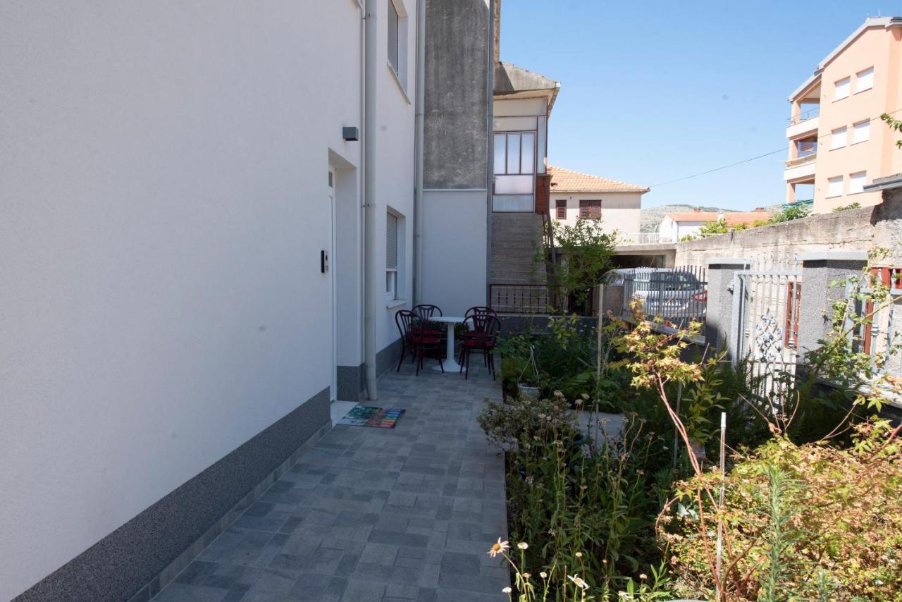 Sunny Attic Apartment With Balcony & Modern City Apartment With Outdoor Area, No Balcony Trogir Dış mekan fotoğraf