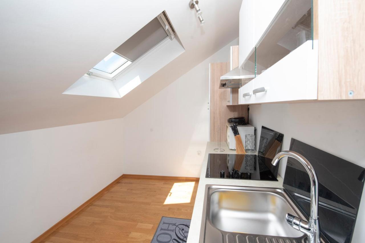 Sunny Attic Apartment With Balcony & Modern City Apartment With Outdoor Area, No Balcony Trogir Dış mekan fotoğraf