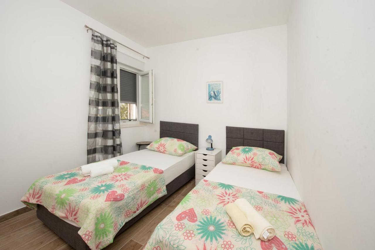 Sunny Attic Apartment With Balcony & Modern City Apartment With Outdoor Area, No Balcony Trogir Dış mekan fotoğraf