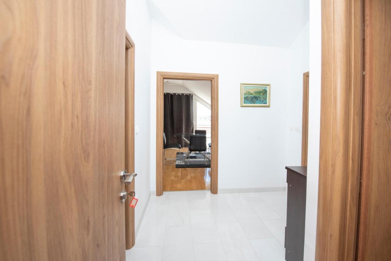 Sunny Attic Apartment With Balcony & Modern City Apartment With Outdoor Area, No Balcony Trogir Dış mekan fotoğraf