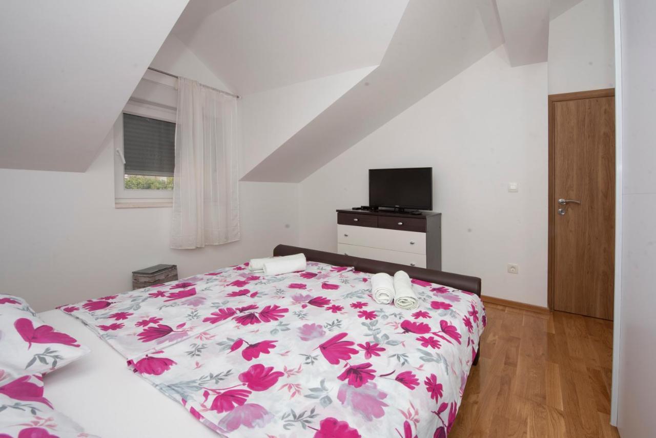 Sunny Attic Apartment With Balcony & Modern City Apartment With Outdoor Area, No Balcony Trogir Dış mekan fotoğraf