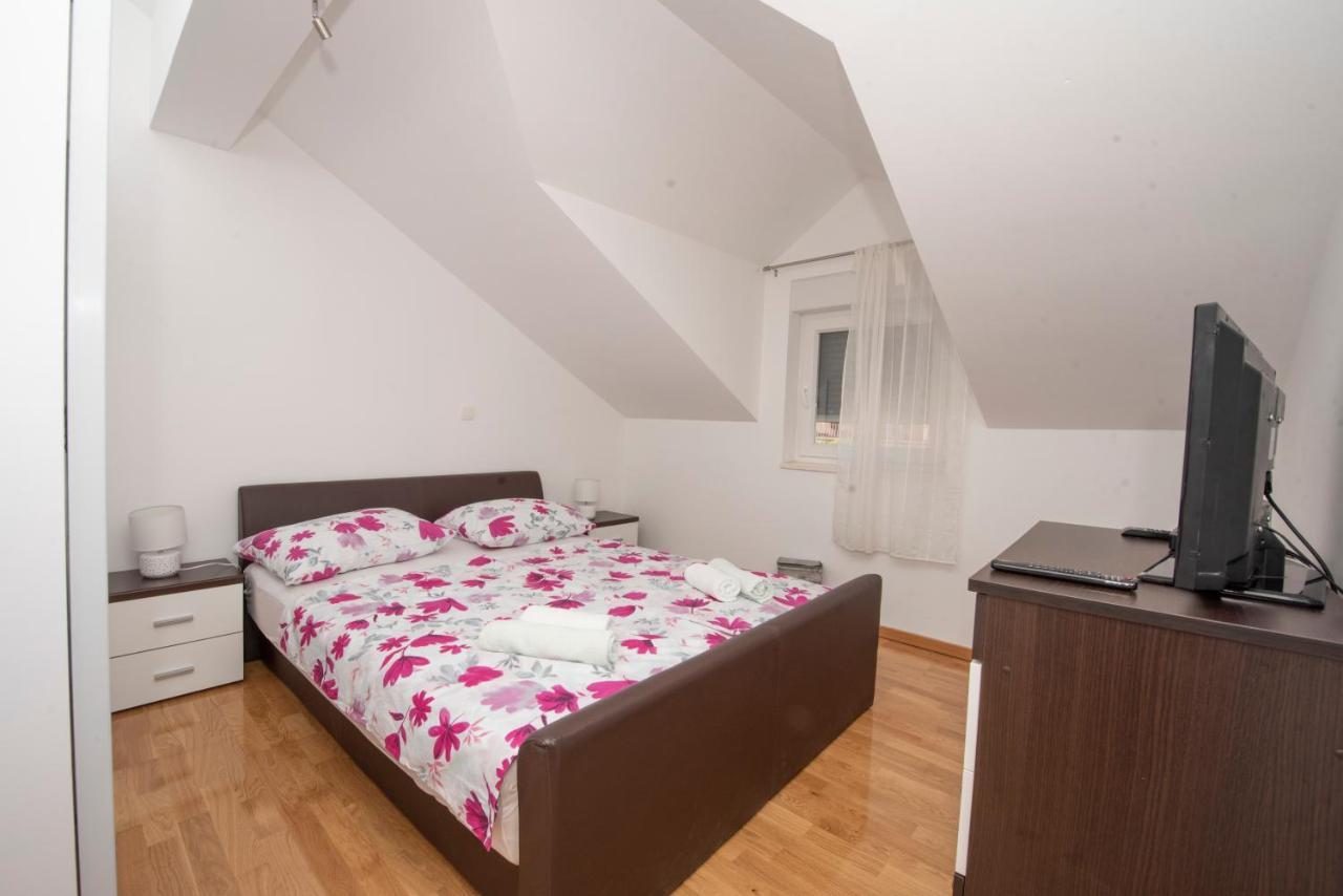 Sunny Attic Apartment With Balcony & Modern City Apartment With Outdoor Area, No Balcony Trogir Dış mekan fotoğraf