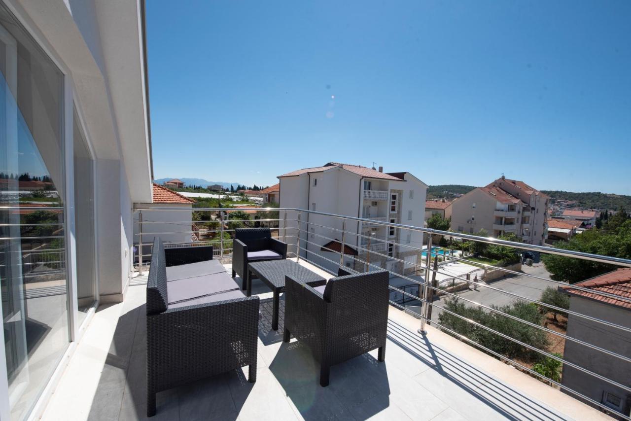 Sunny Attic Apartment With Balcony & Modern City Apartment With Outdoor Area, No Balcony Trogir Dış mekan fotoğraf