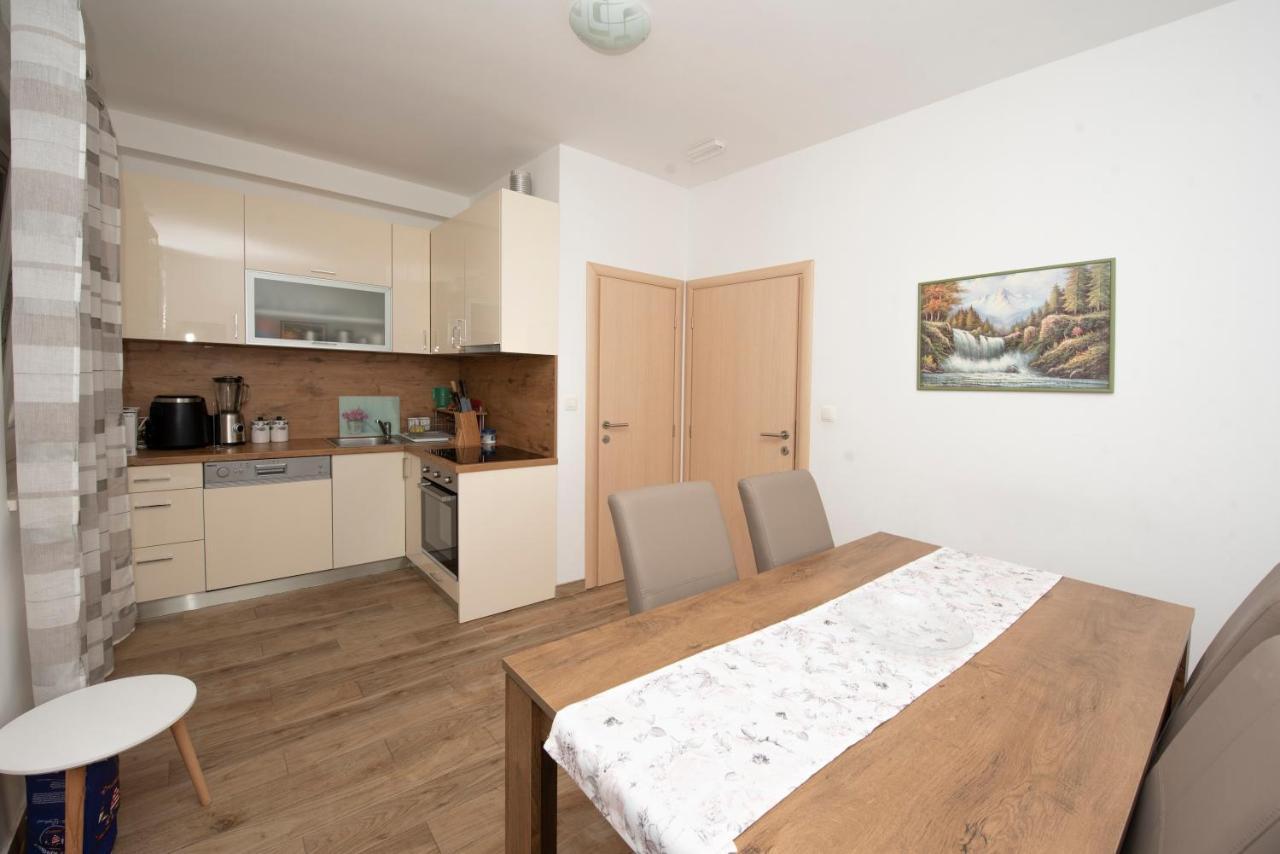Sunny Attic Apartment With Balcony & Modern City Apartment With Outdoor Area, No Balcony Trogir Dış mekan fotoğraf